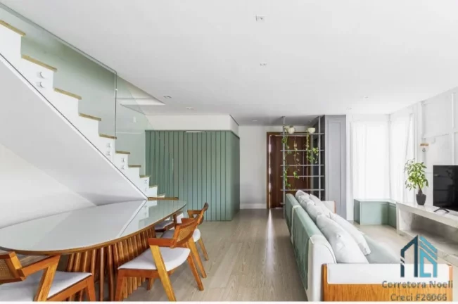 Imagem Casa em Condomínio, 03 quartos c/suíte, Ático c/área Gourmet, no Santa Cândida em Curitiba PR