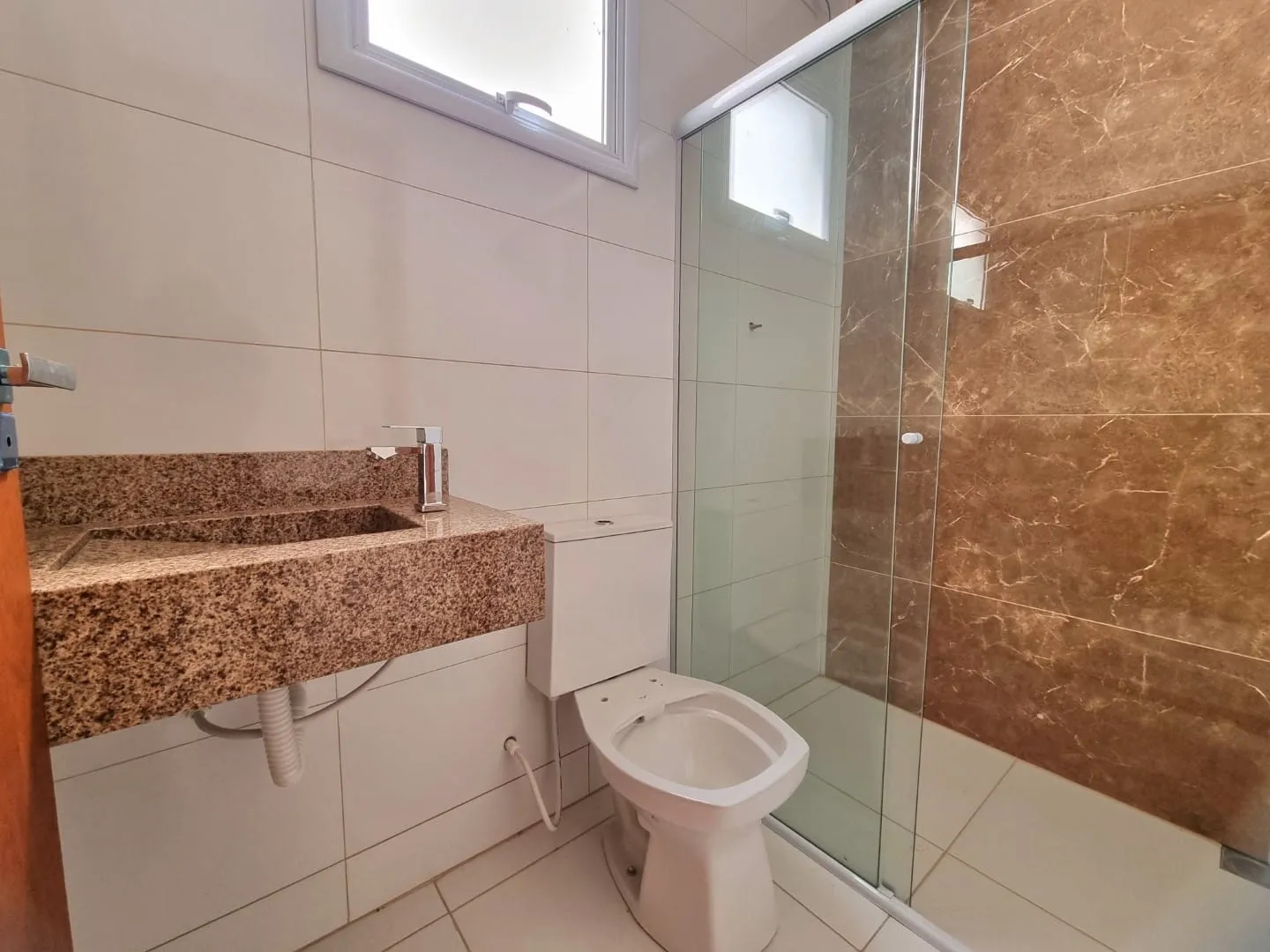 Imagem Casa Térrea com Terraço, 2 Dormitórios, Área Gourmet e Localização Central - Conforto e Lazer em um Só Lugar