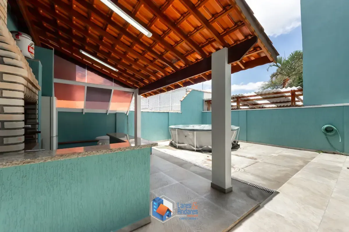 Imagem Casa para venda em Água Fria com 3 quartos, sendo 2 suítes, 219m²