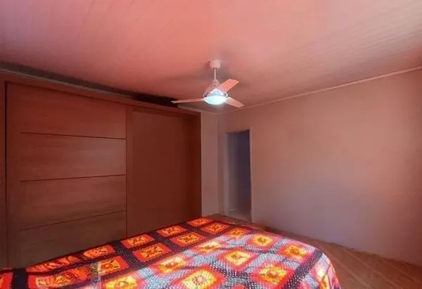 Imagem Casa no bairro Jardim do Salso com 2 dormitórios e 4 vagas