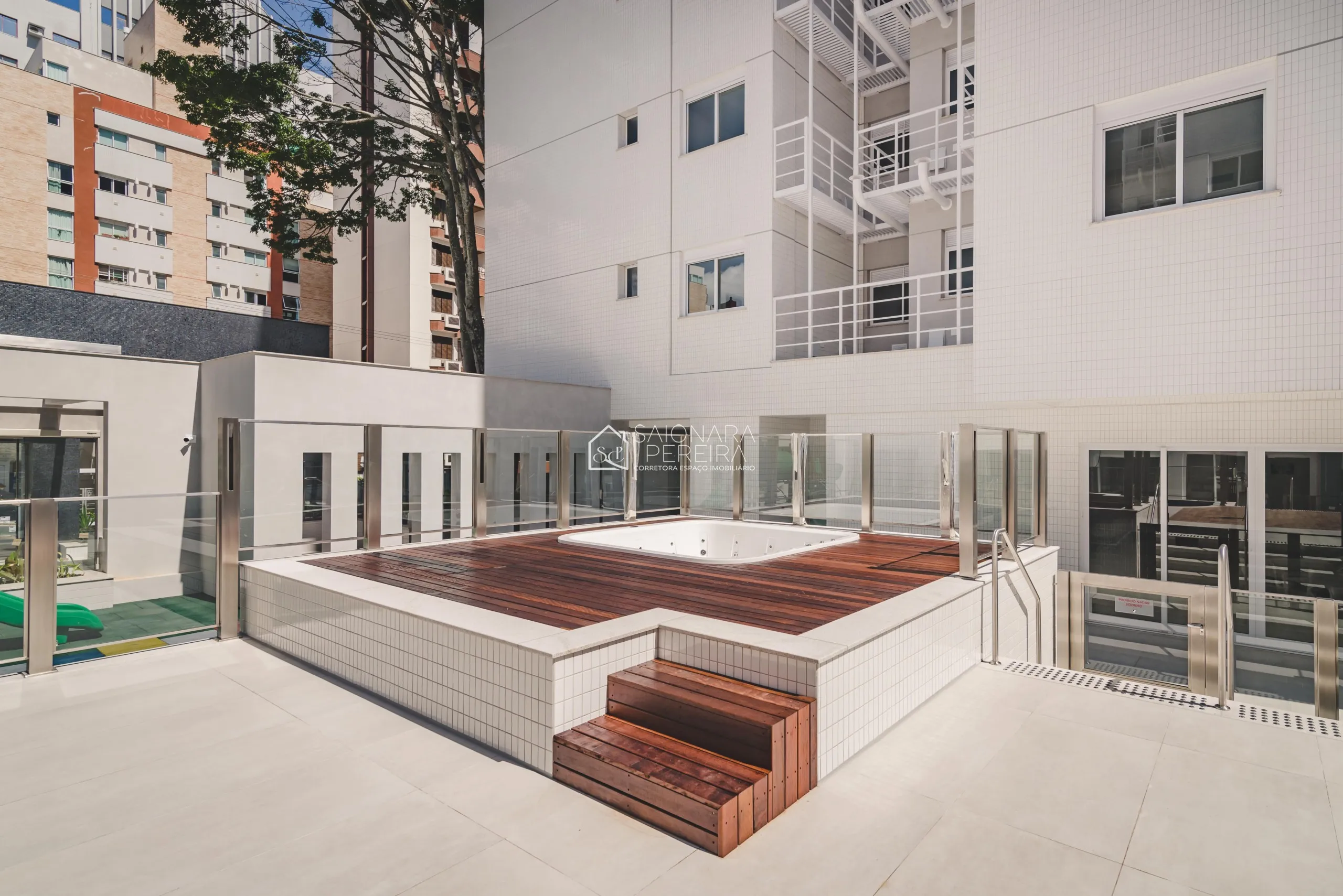 Imagem LOCAÇÃO - Apartamento com 3 dormitórios para locação no Centro de Florianópolis