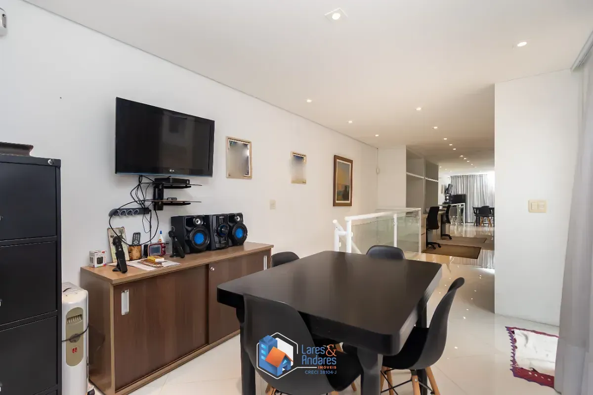 Imagem Casa para venda em Parque São Domingos com 4 quartos, sendo 2 suítes, 210m²