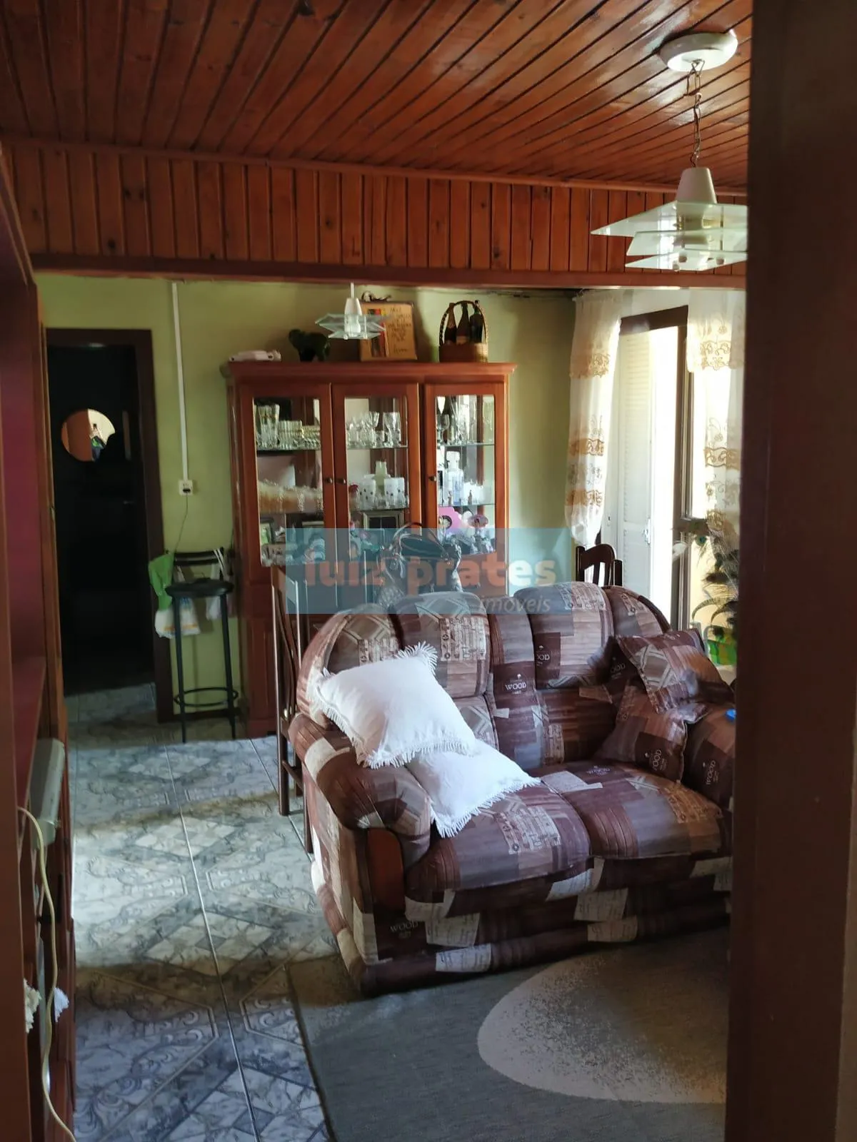 Imagem Ótimo apartamento Cohab Lindóia, 2 dorm.solarium, sacada, ensolarado, churrasqueira