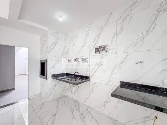 Imagem Casa geminada na Zona Oeste de Londrina com 3 dormitórios (1 suíte), sala ampla, cozinha, 2 banheiros, 2 vagas de garagem e 105m² em terreno de 150m²