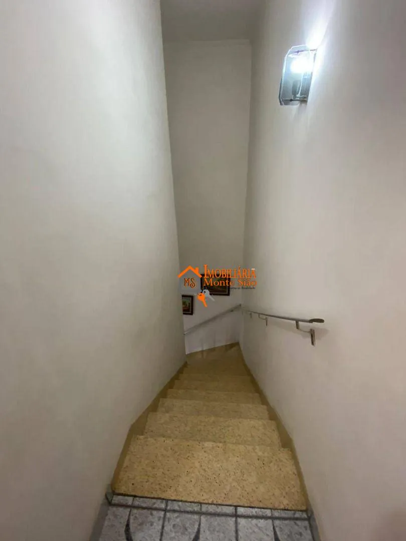 Imagem Sobrado à venda com 125m², 3 quartos, quintal e 3 vagas de garagem - Vila Zanardi, Guarulhos, SP