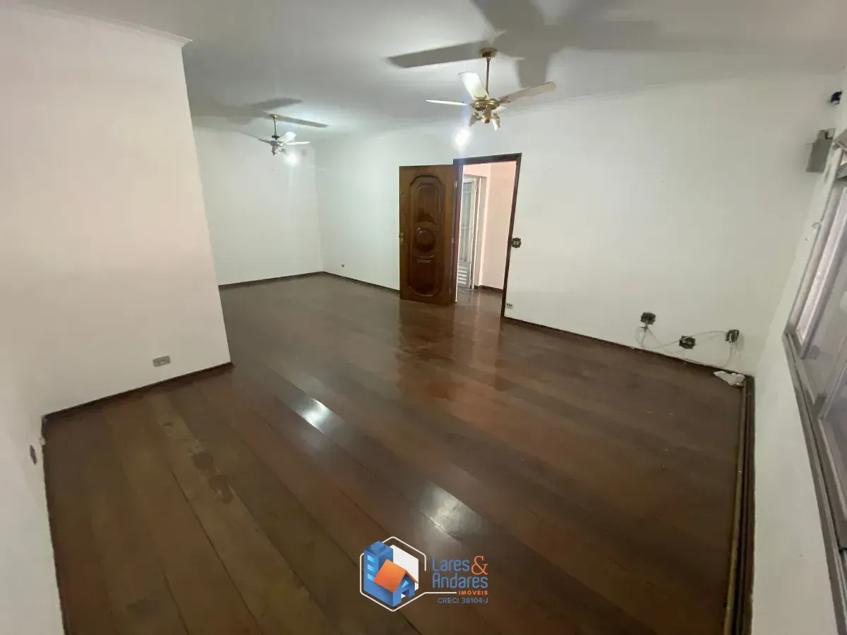 Imagem Sobrado para venda em Vila Babilônia com 4 quartos, sendo 1 suíte, 135m²