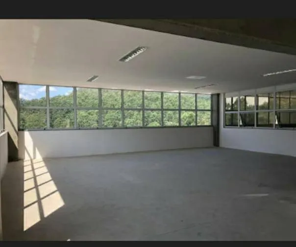 Imagem Galpão Comercial e Industrial para Locação em Barueri - Flexível para Diversos Segmentos