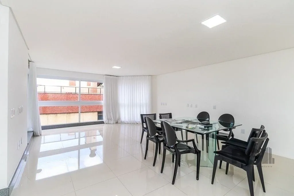 Imagem Excelente cobertura de 238m² com 3 dormitórios e 2 vagas.