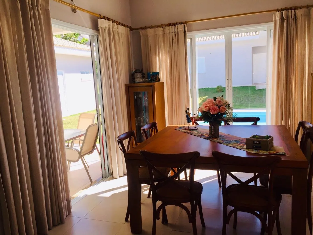 Imagem Casa Térrea no Condomínio Portal do Sabia - 350m² de Construção, 3 Suítes (1 Master), Piscina e Espaço Gourmet