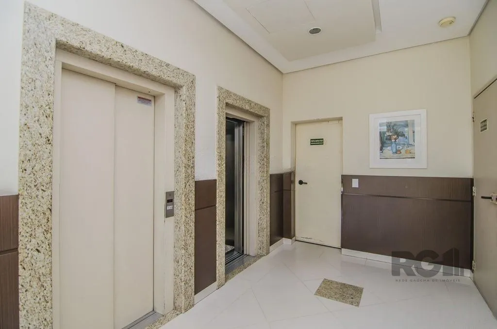 Imagem Apartamento 95m² - semi mobiliado, 3 dormitórios, 1 suíte e 2 vagas no bairro Passo da Areia
