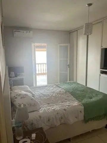 Imagem Casa à venda 2 Quartos, 1 Suite, 5 Vagas, 250M², Residencial Estoril, Taubaté - SP