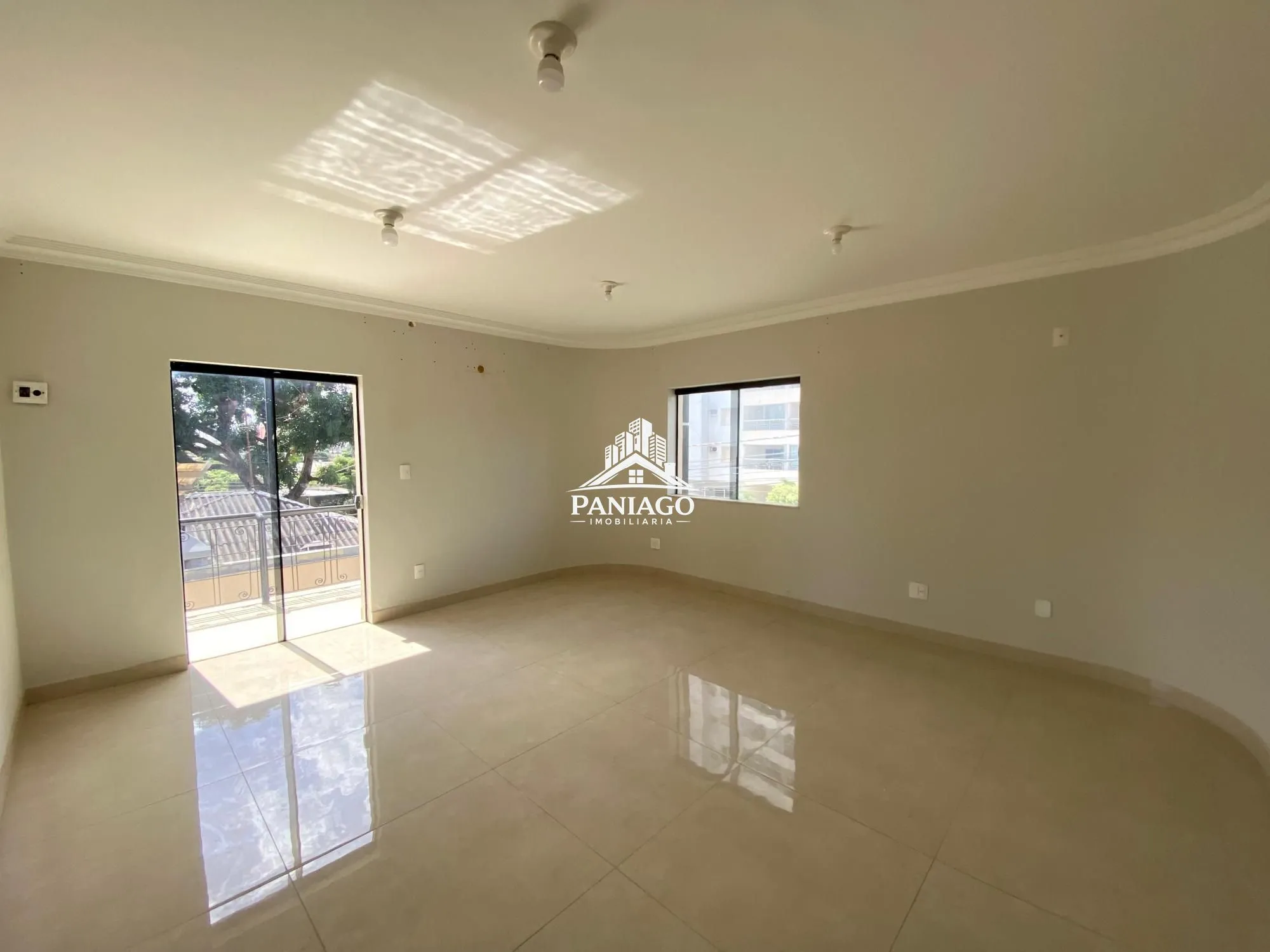Imagem Casa comercial ampla, 19 salas, 8 banheiros, Bosque da Saúde, Cuiabá-MT
