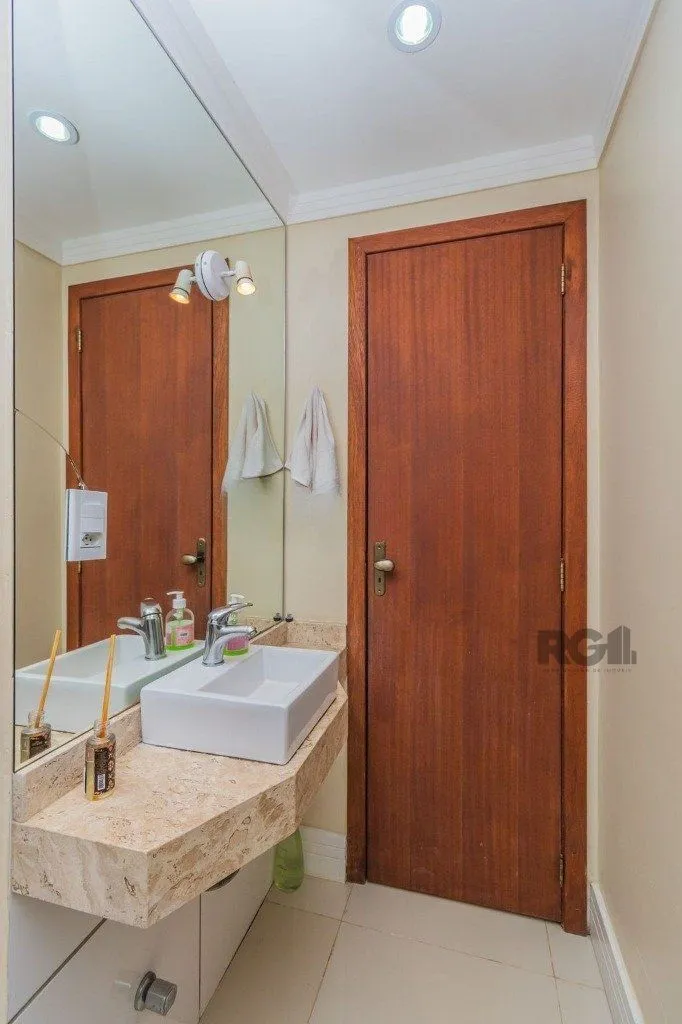 Imagem Casa de 3 dormitórios no bairro Guarujá