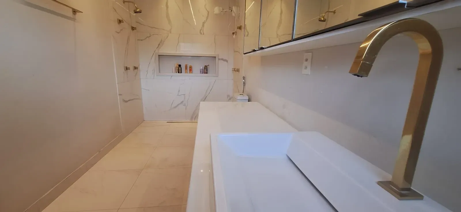 Imagem Casa de Condomínio com 3 Quartos à Venda, 420 m² em PIRES FAÇANHA - EUSEBIO