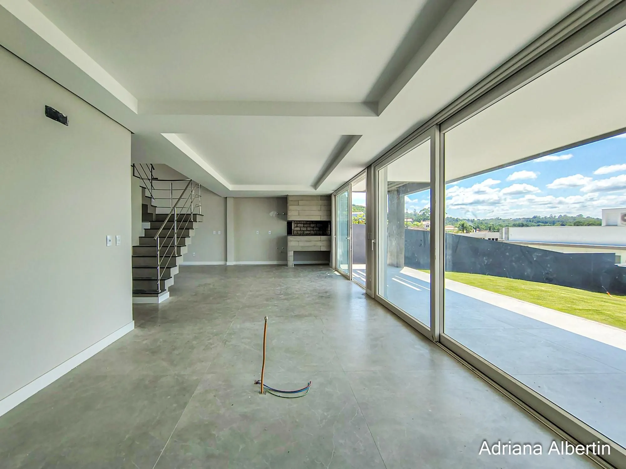Imagem Casa em Alphaville com 3 suítes e pátio amplo