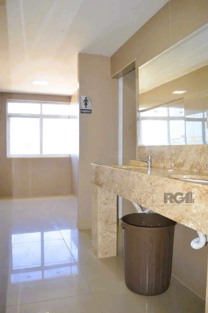 Imagem ANDAR INTEIRO NA GALERIA MALCOM 22º - SALA COMERCIAL LINDA E REFORMADA