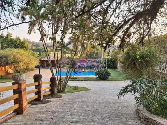 Foto do imóvel Casa Térrea impecável - 5 dormitórios - 3 suítes - Piscina!