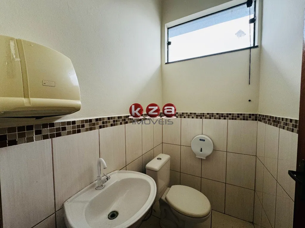 Imagem Salão Comercial à Venda em Valinhos-SP, na Vila Faustina II: 3 Salas, 6 Banheiros, 6 Vagas e 511m² de Área