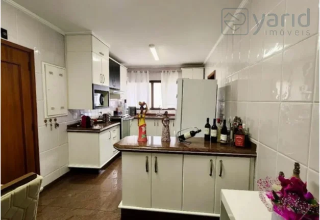 Imagem Apartamento de Luxo à Venda no Edifício Mirante do Vale-SP: 3 Quartos, 1 Suíte, 2 Banheiros, 2 Vagas de Garagem, 157m²