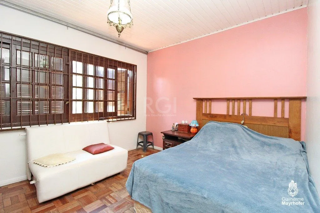 Imagem Casa para Venda - 202m², 4 dormitórios, sendo 1 suites, 3 vagas - Petrópolis