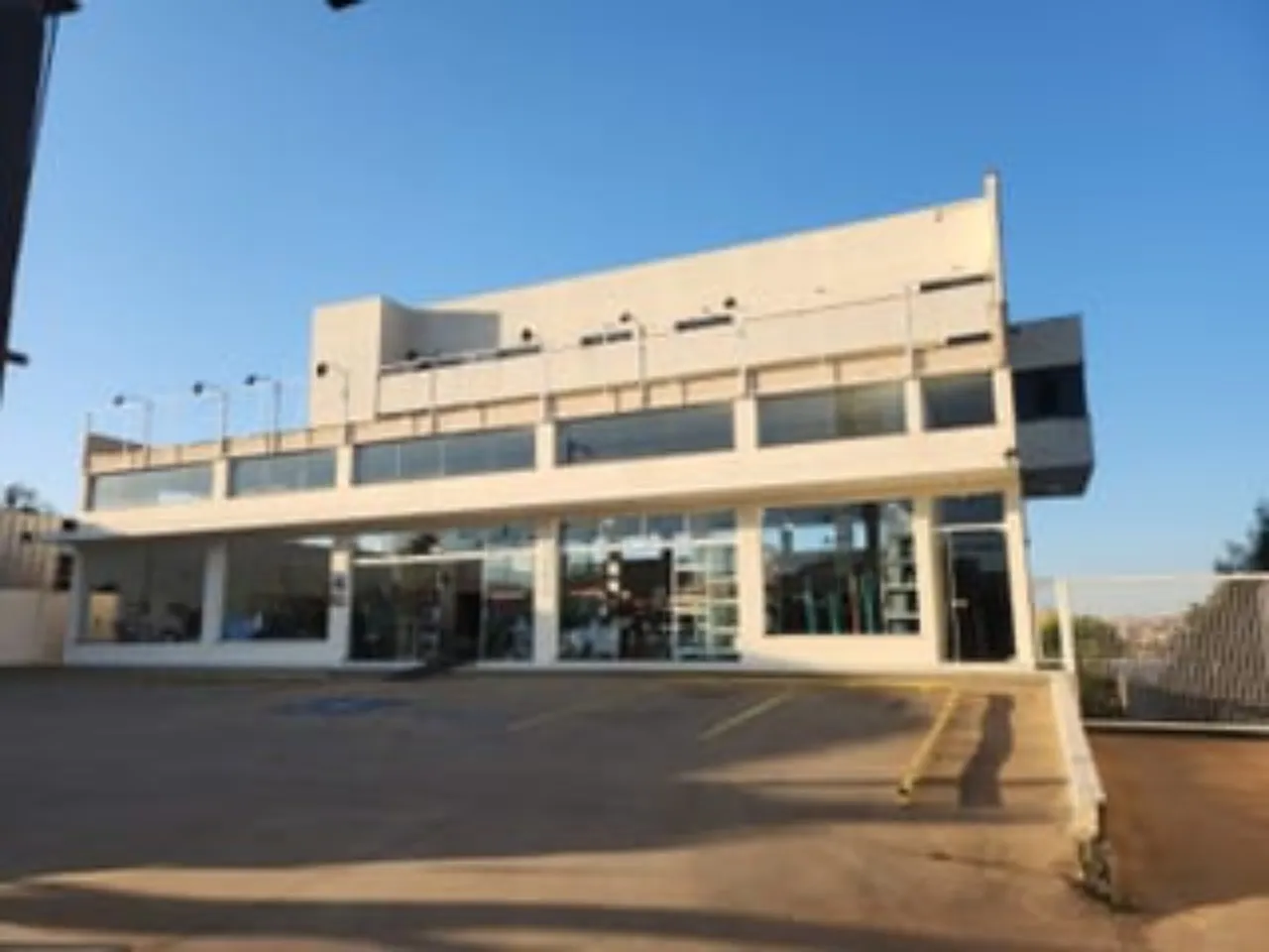 Foto do imóvel Galpão Comercial de Alto Padrão na Vila Nova Sorocaba: 5 Salas, 5 Banheiros, 10 Vagas de Garagem, 1.327m². Venda ou Locação! em VILA NOVA SOROCABA, SOROCABA - SP