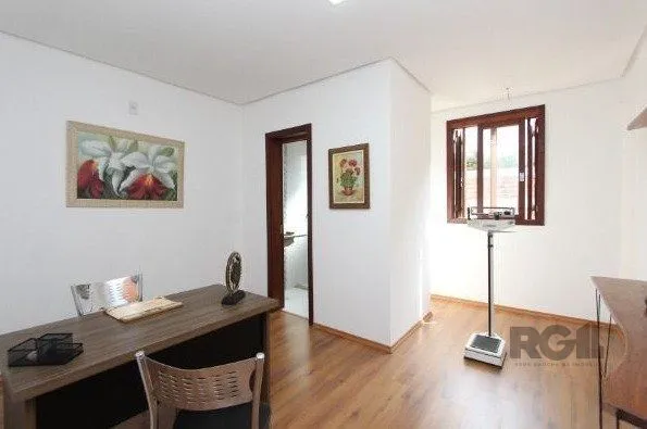 Imagem Casa para Venda - 180m², 3 dormitórios, sendo 3 suites, 3 vagas - Hípica