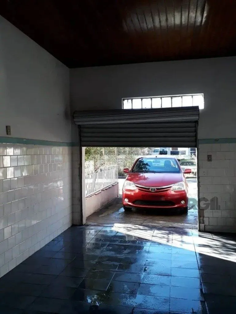 Imagem Casa com 5 dormitórios no bairro Passo das Pedras - Porto Alegre