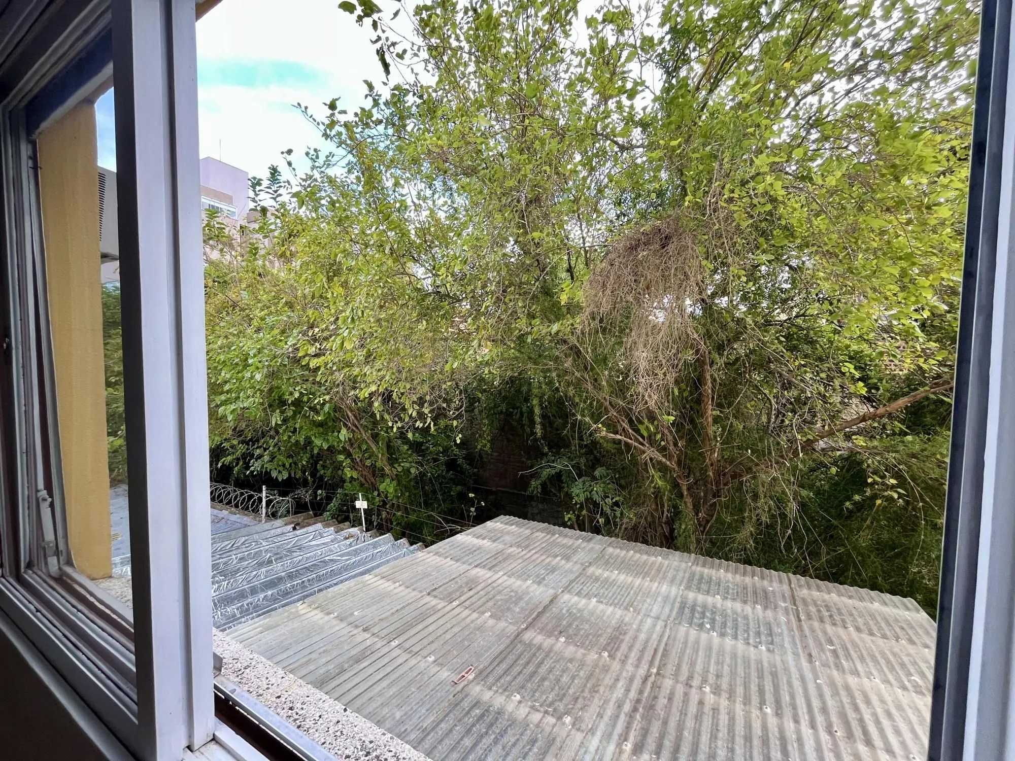 Imagem Apartamento com 02 quartos no Bairro Passo da Areia, Porto Alegre