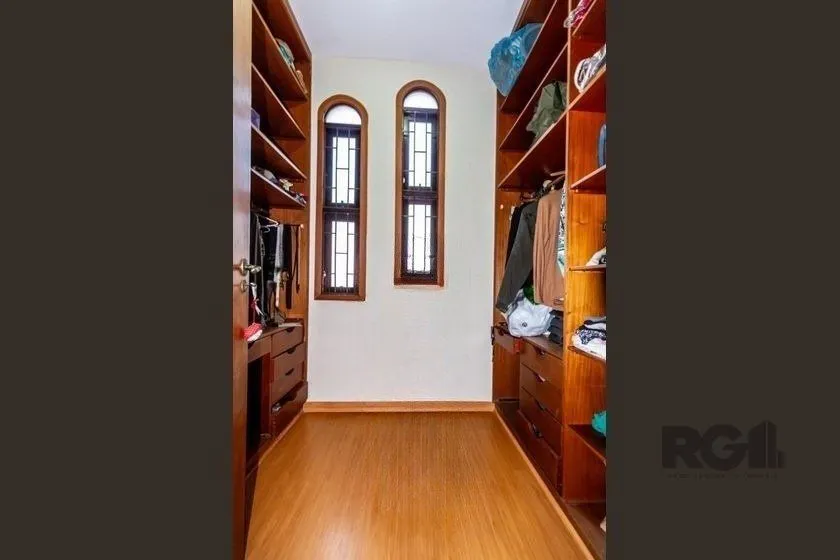 Imagem Casa 303m² - 4 dormitórios, 2 vagas no bairro Santo Antônio