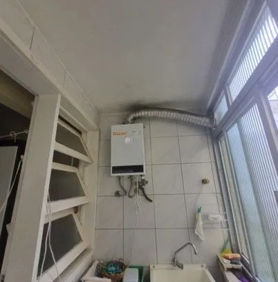 Imagem Apartamento de 2 dormitórios, semi mobiliado, ensolarado para venda no bairro Cidade Baixa em Porto Alegre/RS.