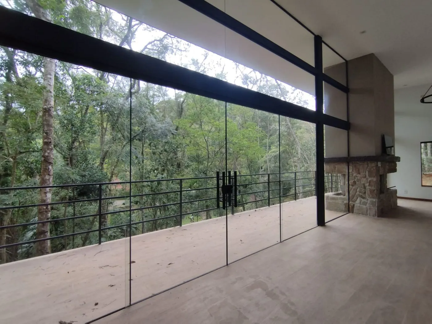 Imagem Casa em Condomínio para Venda em Petrópolis / RJ no bairro Araras
