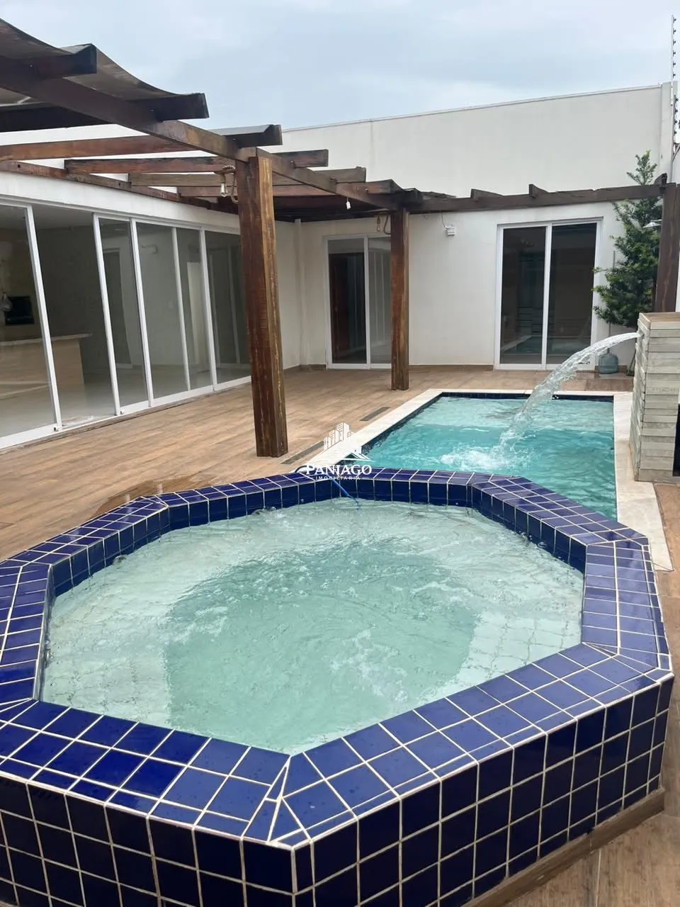 Imagem Casa com 3 Quartos, Piscina e Energia Solar à Venda no Jardim Comodoro