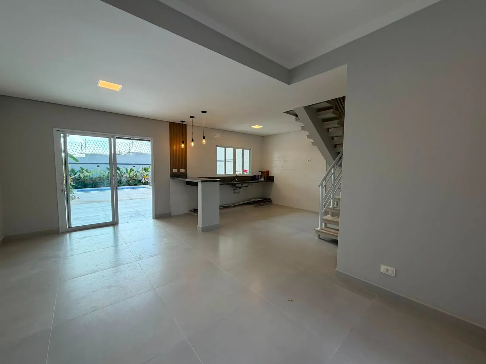 Imagem Casa à Venda, com 3 dormitórios, suíte master com closet, piscina, área gourmet e 147 m², no Golden Park II