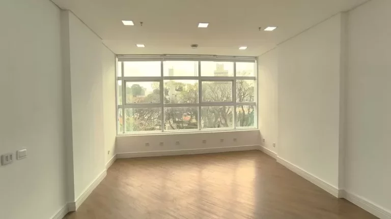 Imagem SALA COMERCIAL DE 53M² PARA LOCAÇÃO, COM 2 BANHEIROS, 1 VAGA - ED. GOLDEN OFFICE - EM JUNDIAÍ SP