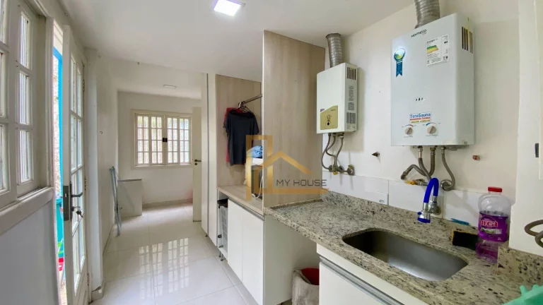 Imagem Casa com 5 dormitórios sendo 2 suítes à venda, 220 m² por R$ 990.000 - Golfe - Teresópolis/RJ