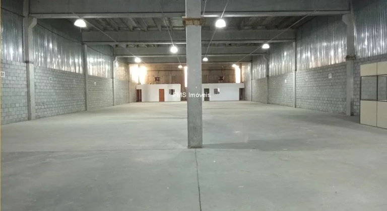 Imagem Galpão com 3300m2 na Rod. Anhanguera / SP.