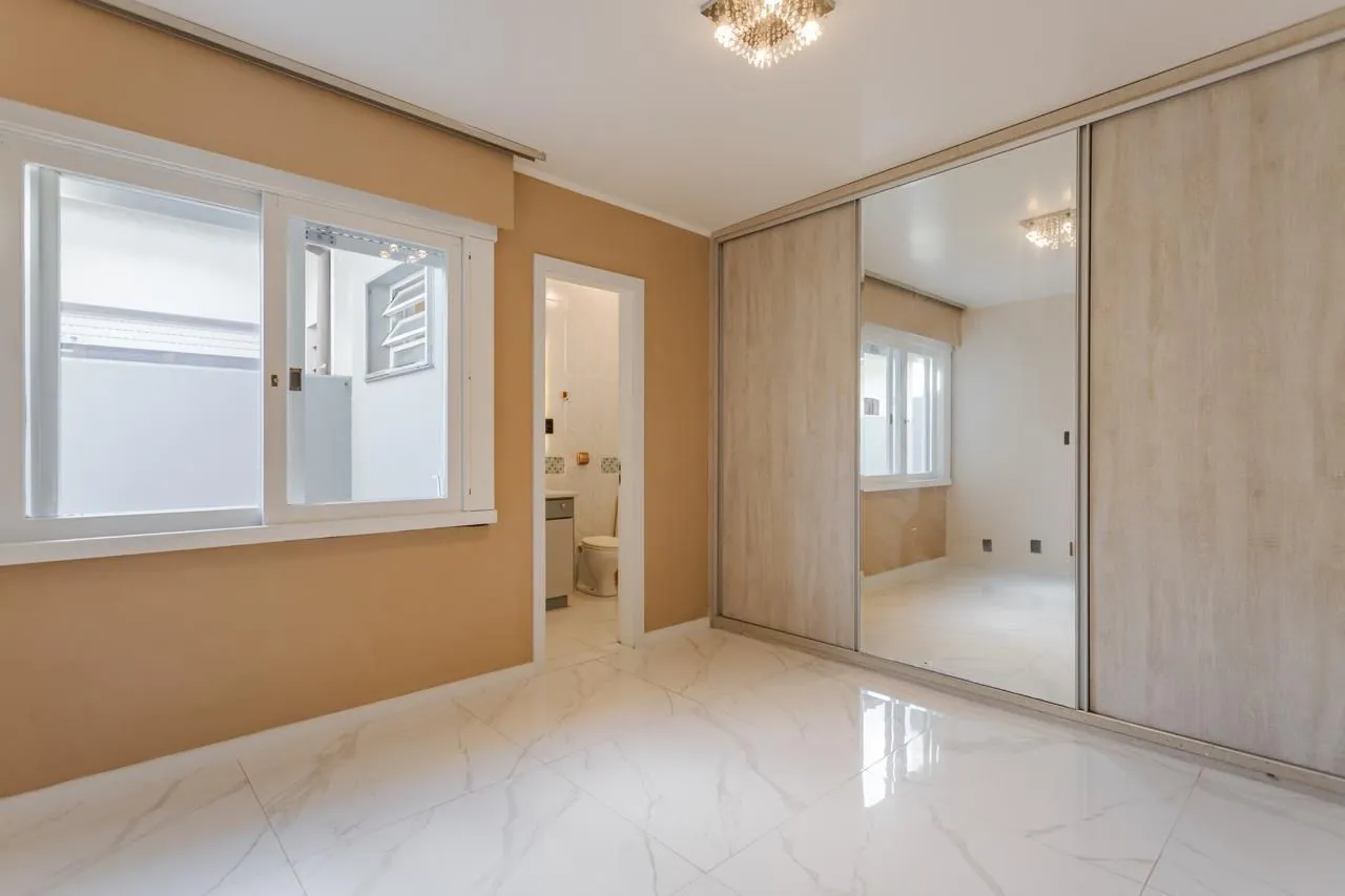 Imagem Casa de 3 dormitórios á venda no Jardim Lindóia em Porto Alegre