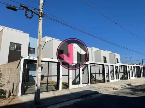 Imagem Este lindo sobrado oferece 120m² de área construída, incluindo 20m² de garagem coberta com telha...