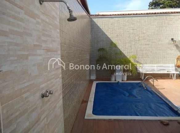 Imagem Casa em ótima localização próximo de vários comércios,com três quartos sendo uma suíte,sala ...