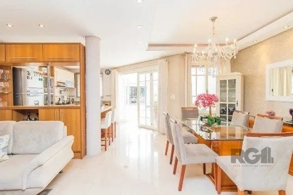 Imagem Casa impecável com 3 quartos (1 suíte) e 2 vagas cobertas,