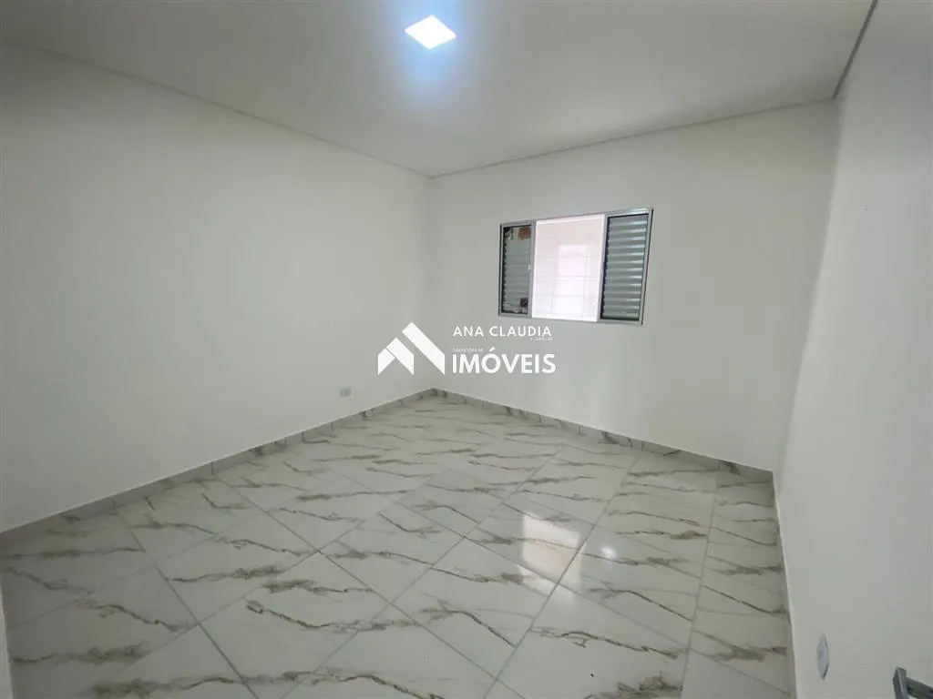 Imagem Casa ISOLADA lote inteiro