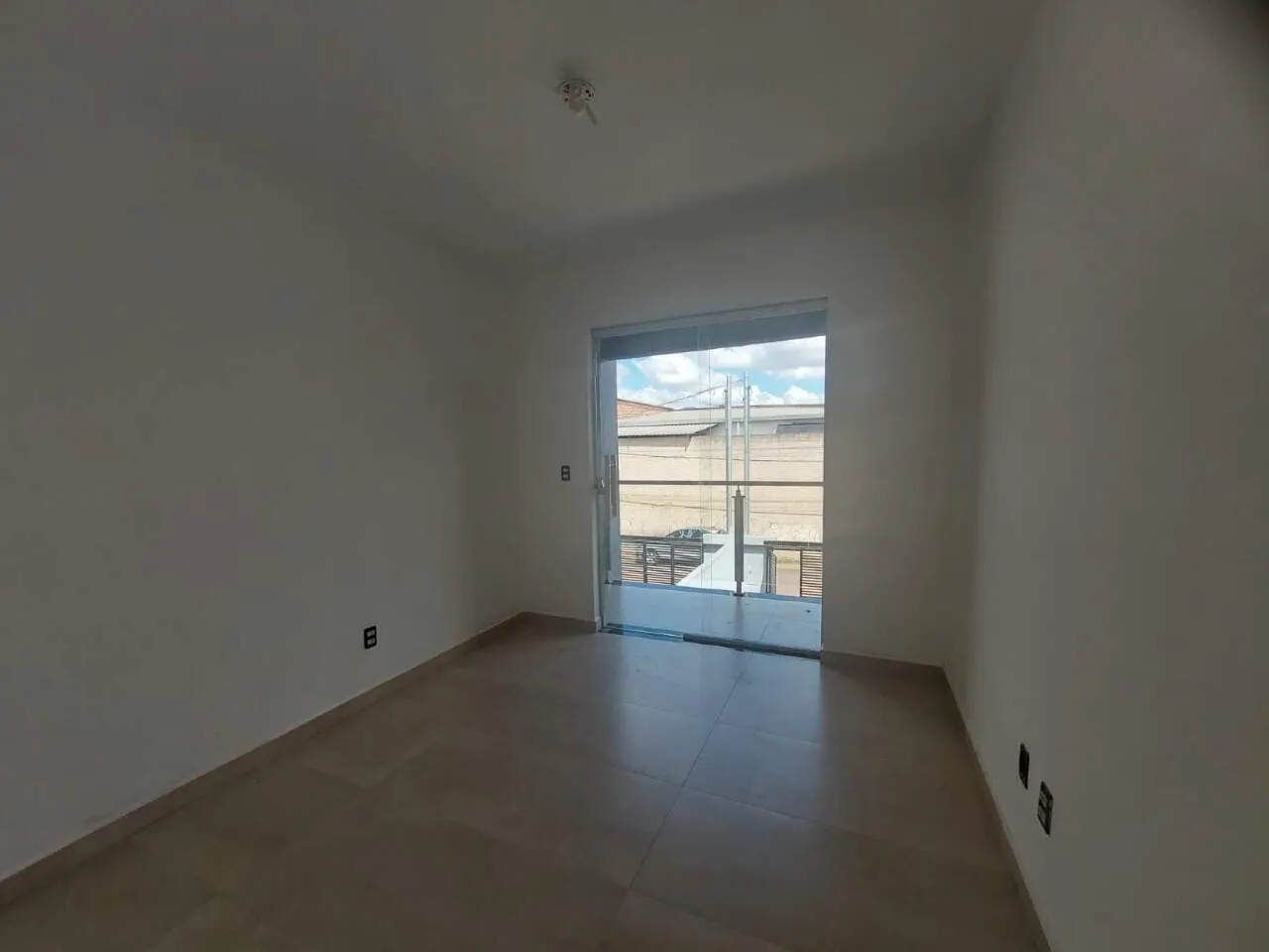 Imagem 2 QUARTOS+2 SUÍTES+VARANDA+ VAGA DE GARAGEM
