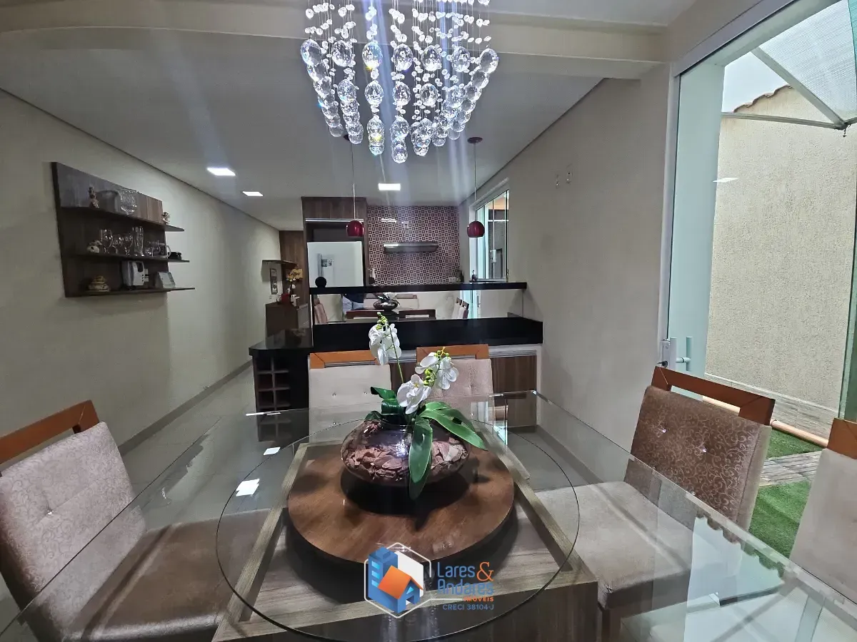Imagem Sobrado para venda em Vila Ivone com 3 quartos, sendo 1 suíte, 178m²