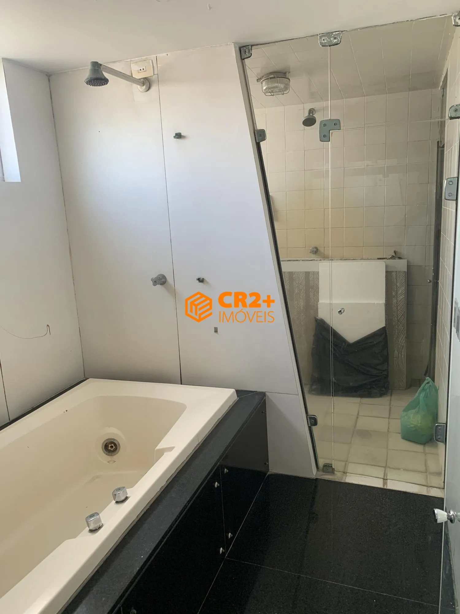 Imagem Vendo Apartamento com 277m2, 4QTOS, 2 Suítes sendo uma master.