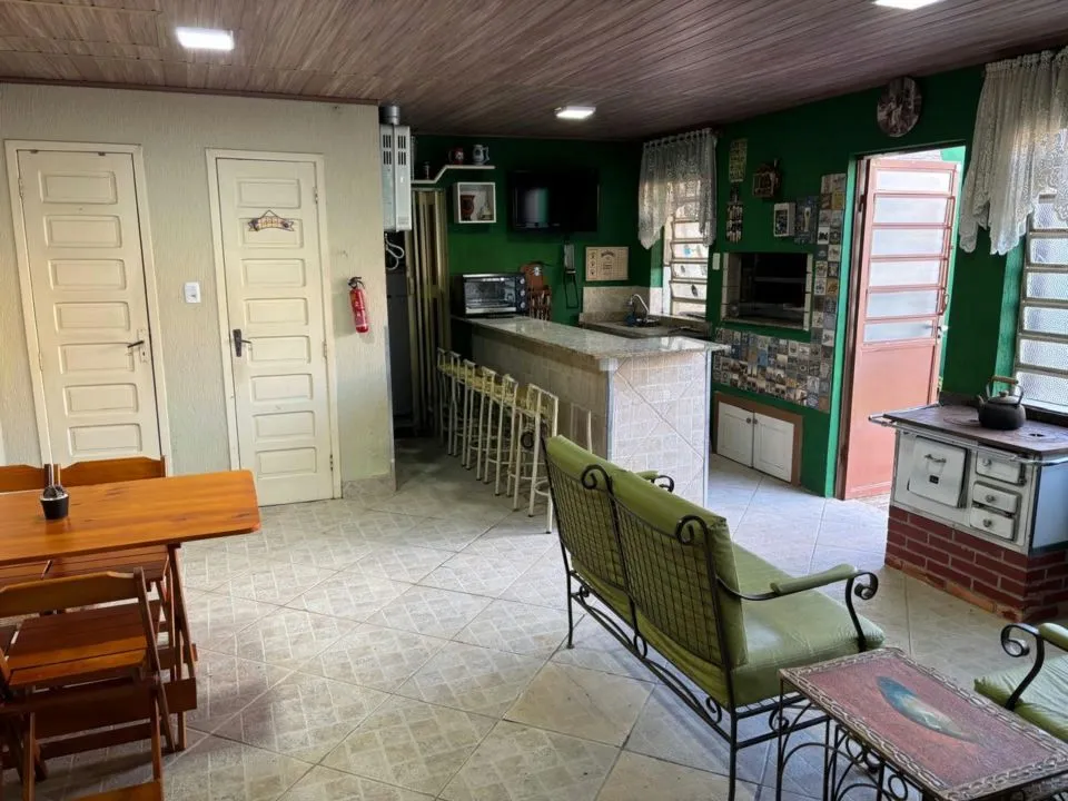 Imagem Casa de 3 dormitórios à venda no Bairro Rubem Berta - Porto Alegre