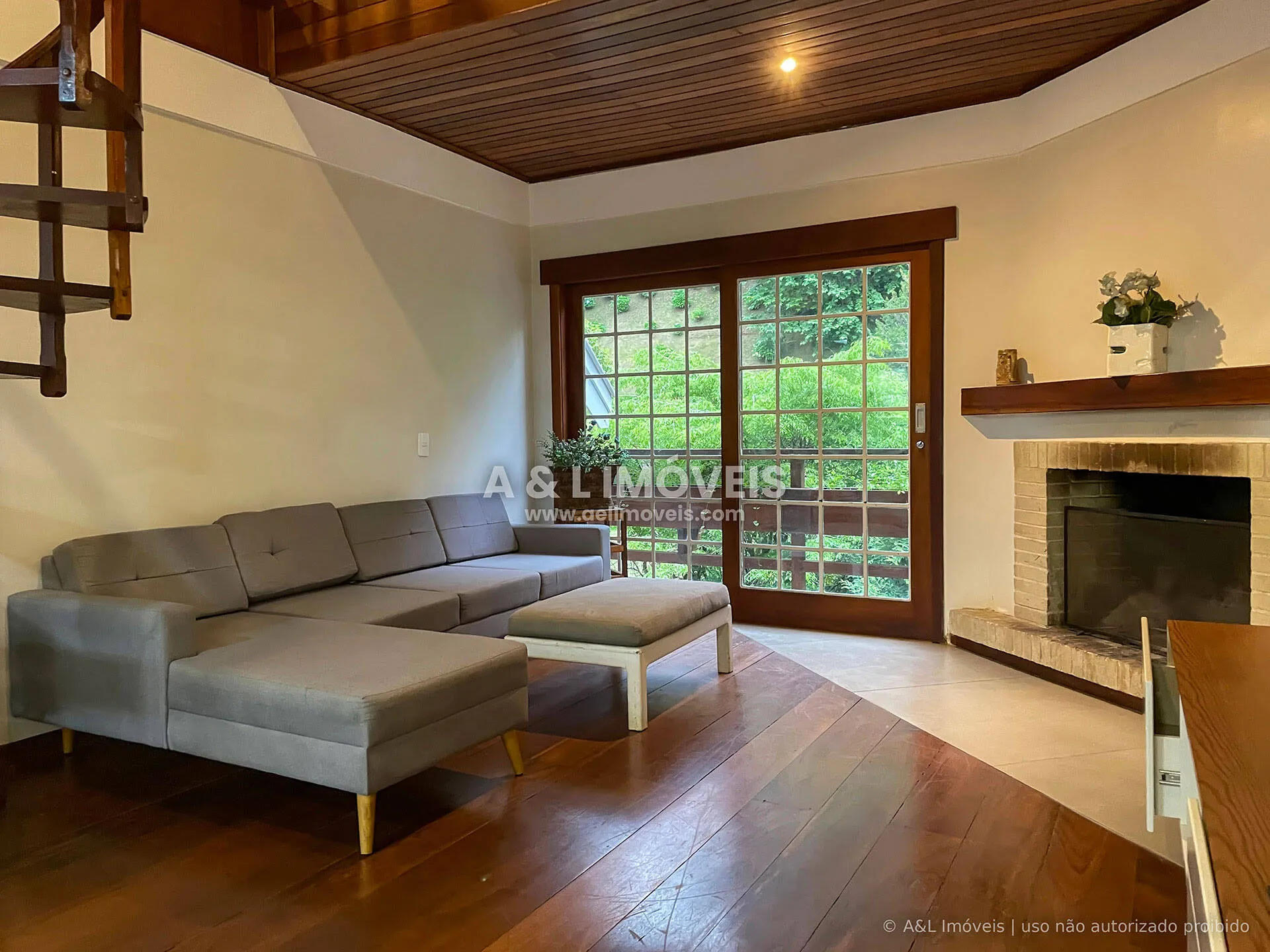 Imagem Cobertura Duplex em Capivari - Lareira, Mezanino e 200 m²