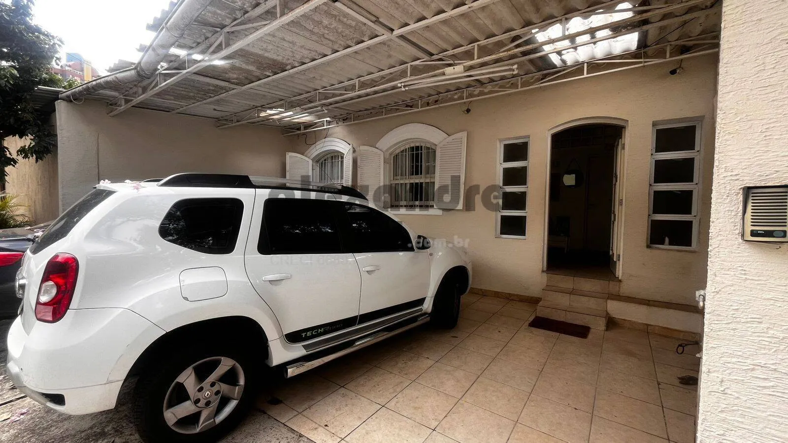 Imagem Casa com com 4 dormitórios próximo ao parque Ibiraquera.
