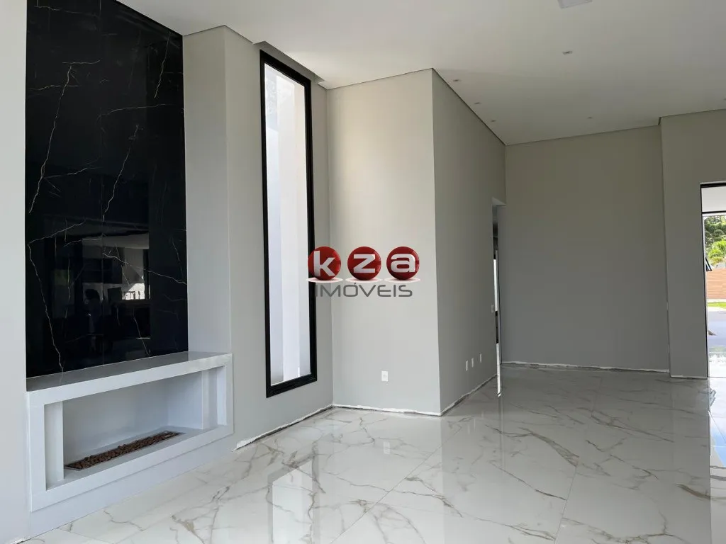 Imagem Imóvel de luxo: Casa em condomínio à venda em Vinhedo - SP, com 3 suítes, 4 salas e 310m² de área