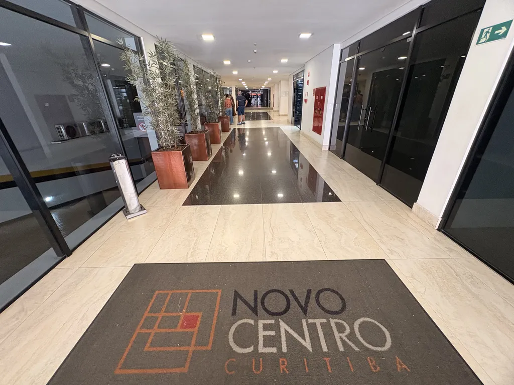 Imagem SALA COMERCIAL em Curitiba - PR, Centro