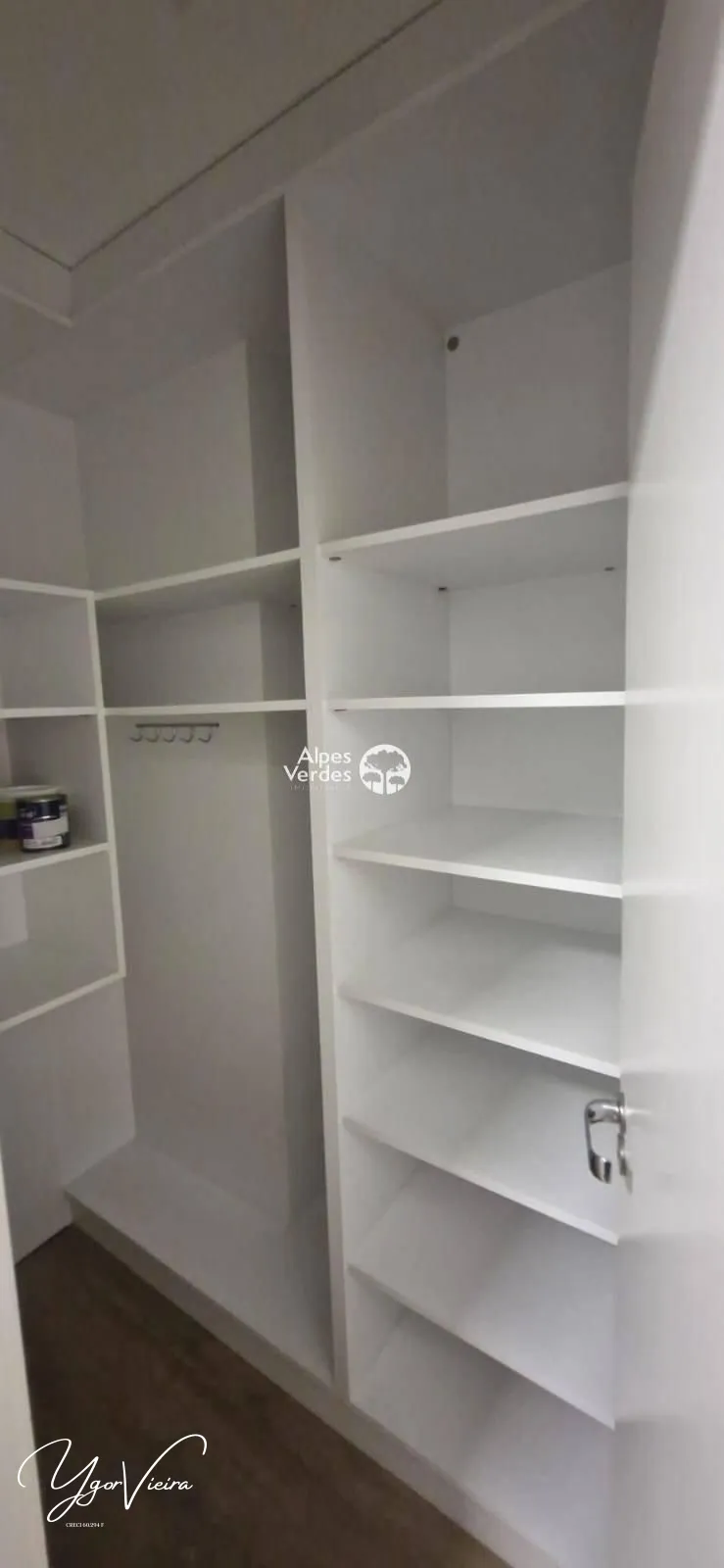 Imagem Vende-se apto mobiliado e decorado em Joinville-2 Suites-R$1.450.000,00